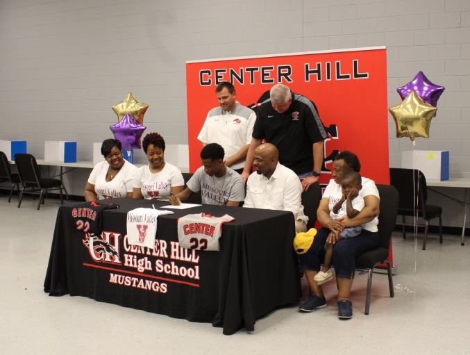 Justin Kearney signs with Missouri Valley College