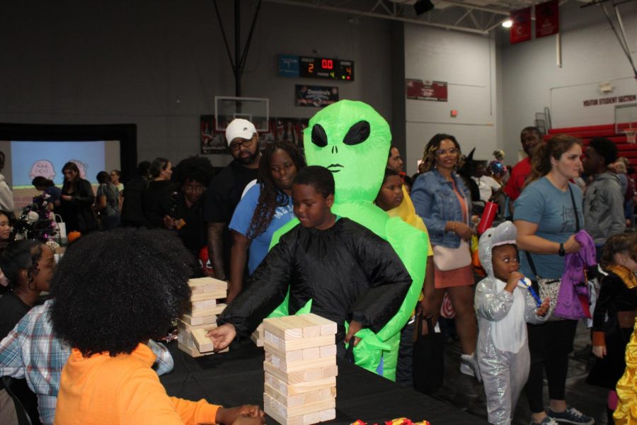 Student Council throws 2nd annual Trunk or Treat | Slideshow.