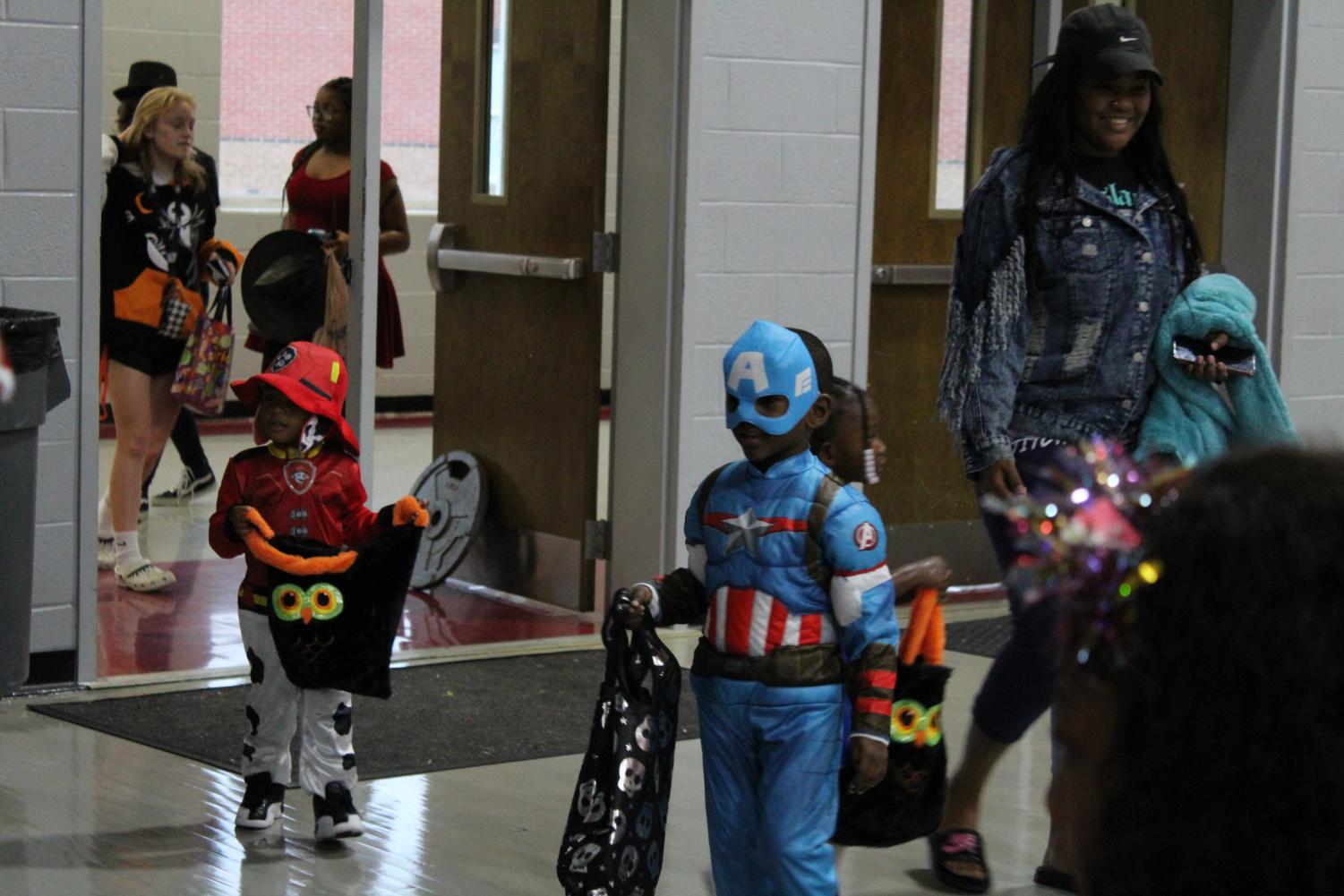 Student+Council+throws+2nd+annual+Trunk+or+Treat+%7C+Slideshow.