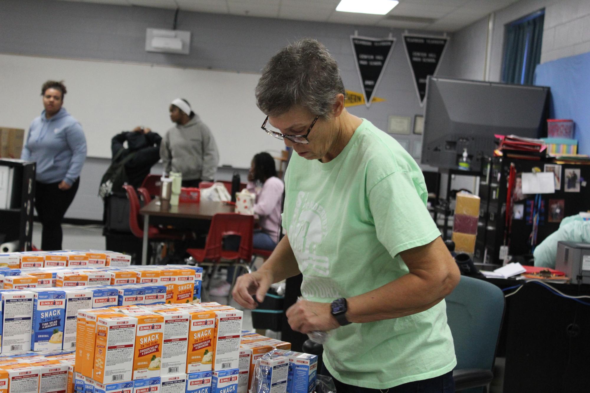 Mighty Mustangs fight food insecurity in Center Hill community.